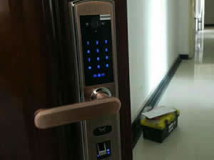 雁乐家苑成功安装了九万里网络智能锁